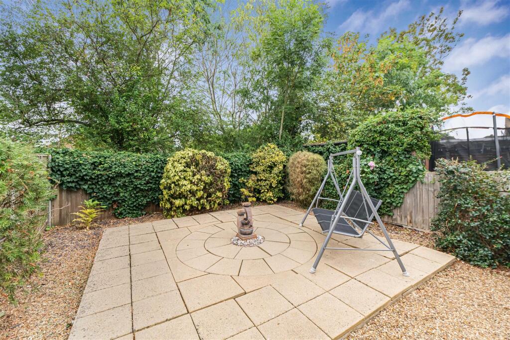 House in Sutton - More