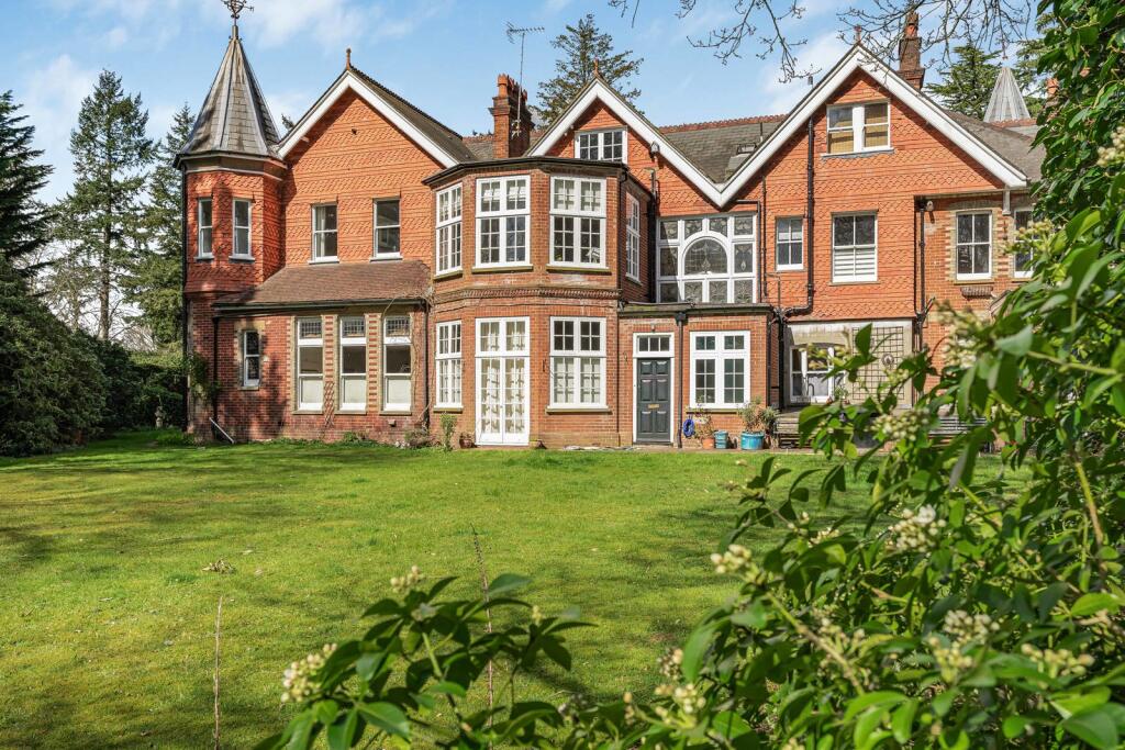 Main image of property: Shortheath Road, Farnham, Surrey, GU9