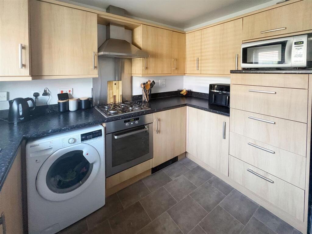 Holmes Way, Wick, Littlehampton photo 5