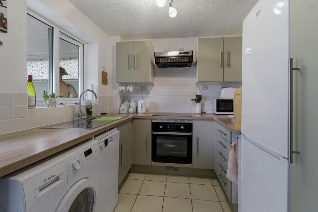 Challenger Close, Malvern, Worcestershire, WR14 2NN photo 4