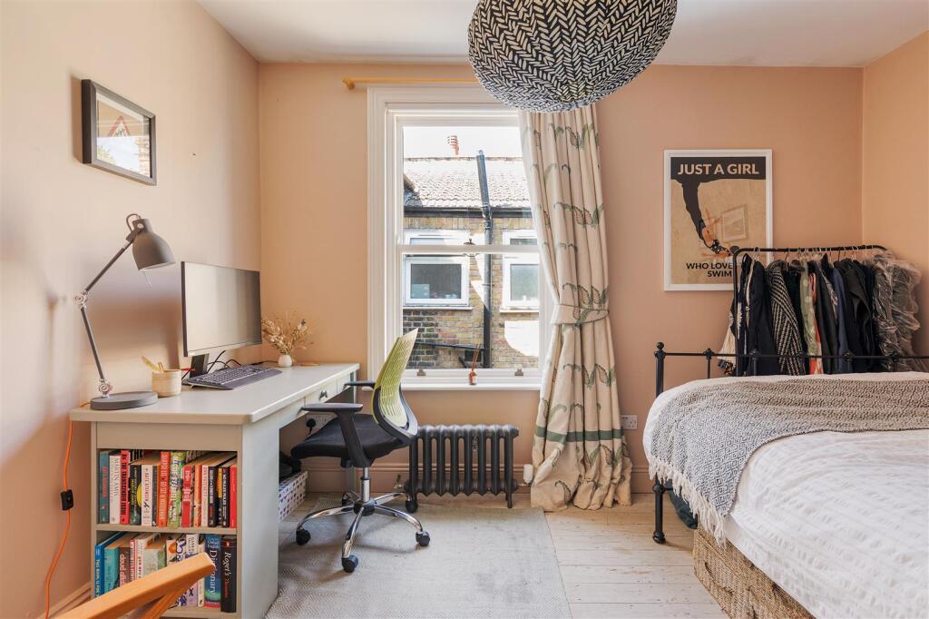 Apartment in London, Walthamstow Village, Leyton - More