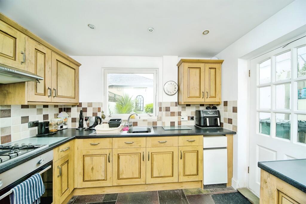 St. Aubyns Road, Eastbourne photo 4
