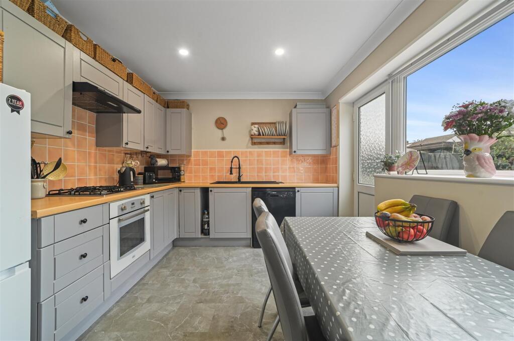 Linden Close, Lawford, Manningtree - View 2