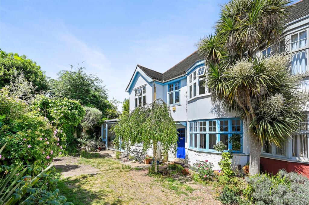 House in London - View 2