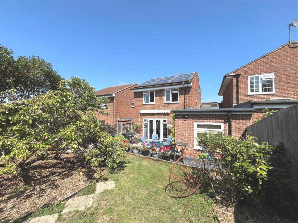 Sylvan Avenue, East Cowes photo 2