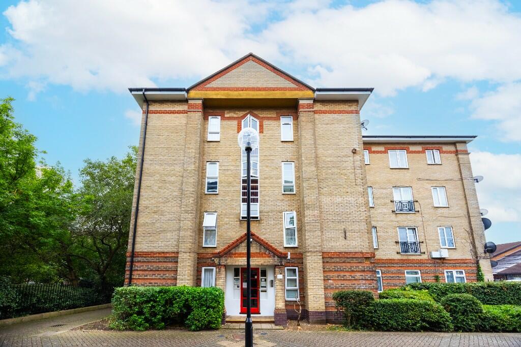 2-bed flat on Tollgate Road, London, E6, £260,680