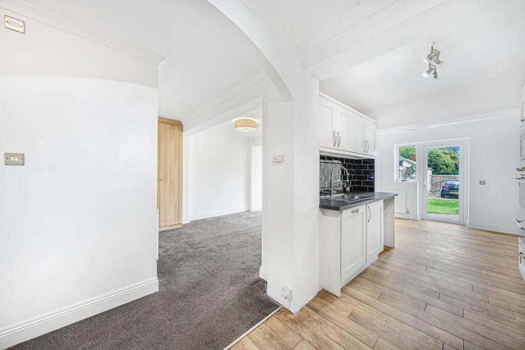 House in Romford - More