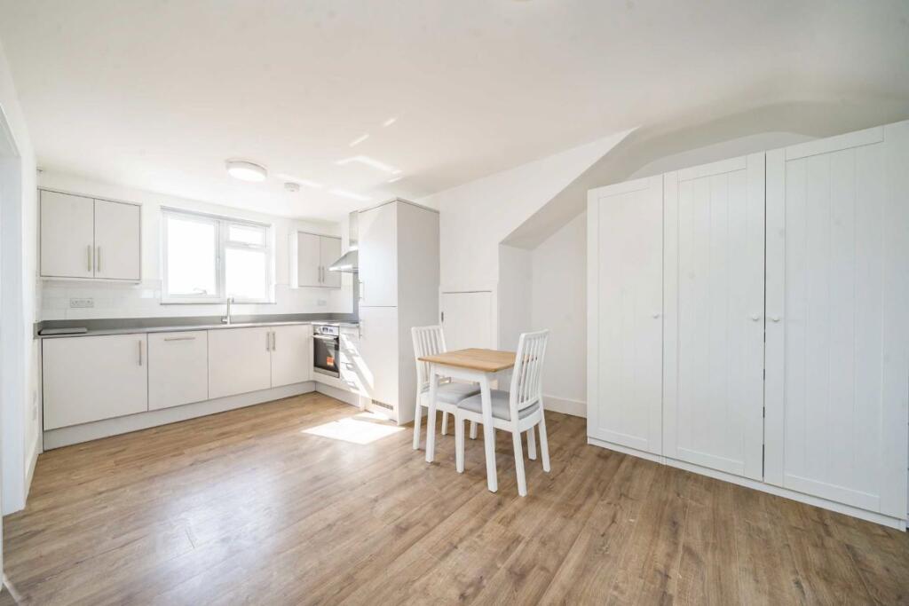 Main image of property: The Broadway, The Broadway