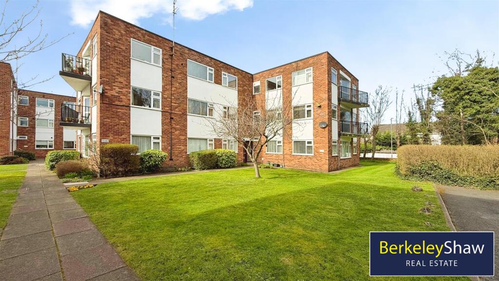 2-bed flat on Nicholas Road, Blundellsands, £160,000