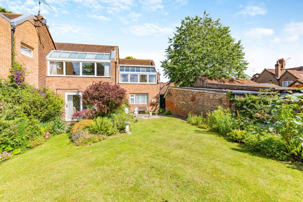 3-bed terraced on 1, Forge End, Old Amersham, £750,000