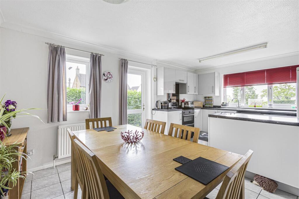Vicarage Causeway, Hertford Heath - View 4