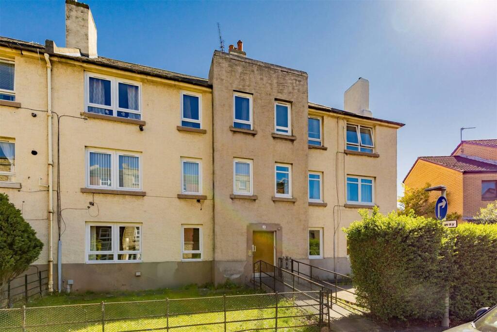 2-bed flat on 4/2, Loaning Road, Restalrig, Edinburgh, EH7, £145,000