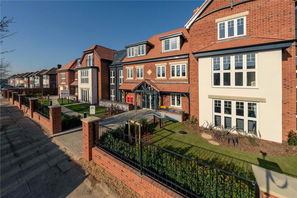 2-bed flat on Westpole Avenue, Oakwood, EN4, £579,999