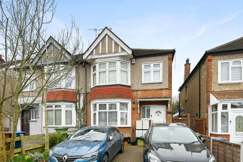 2-bed flat on Cambridge Road, North Harrow, £379,950