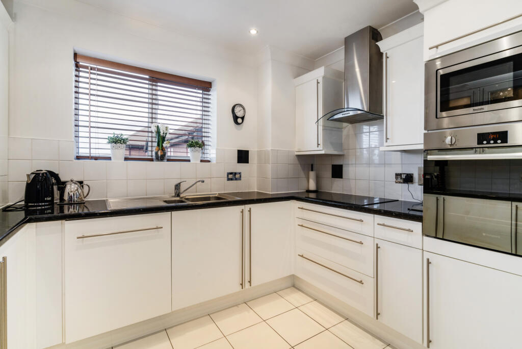 Apartment in Poole - More
