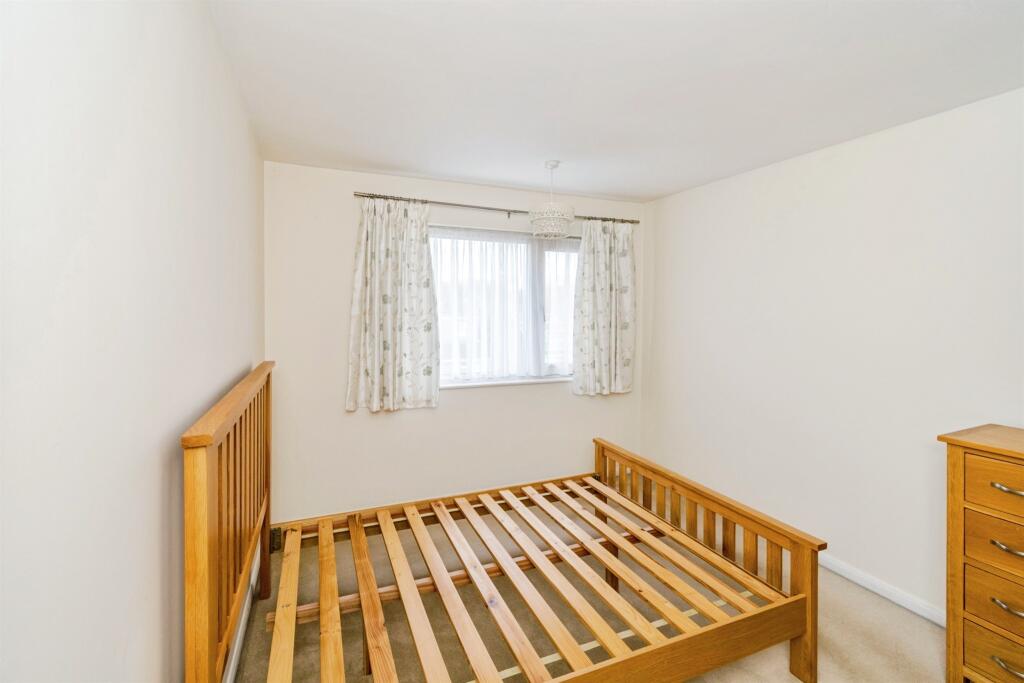Crowther Close, Southampton photo 2