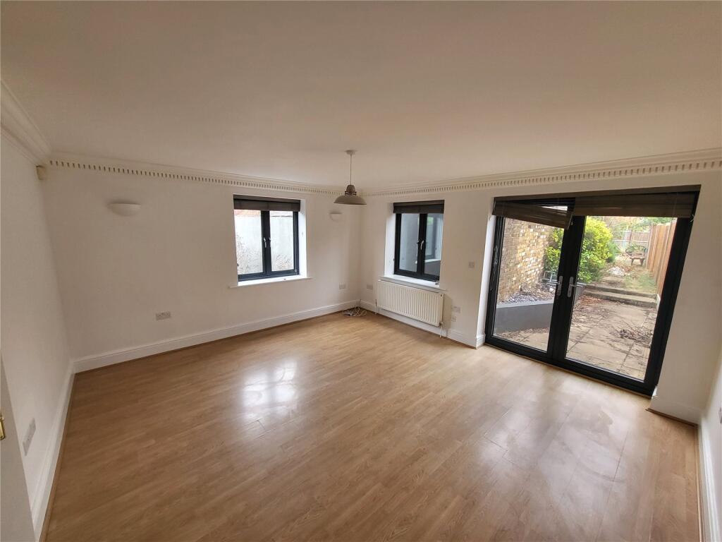 House in London, Ickenham - View 3