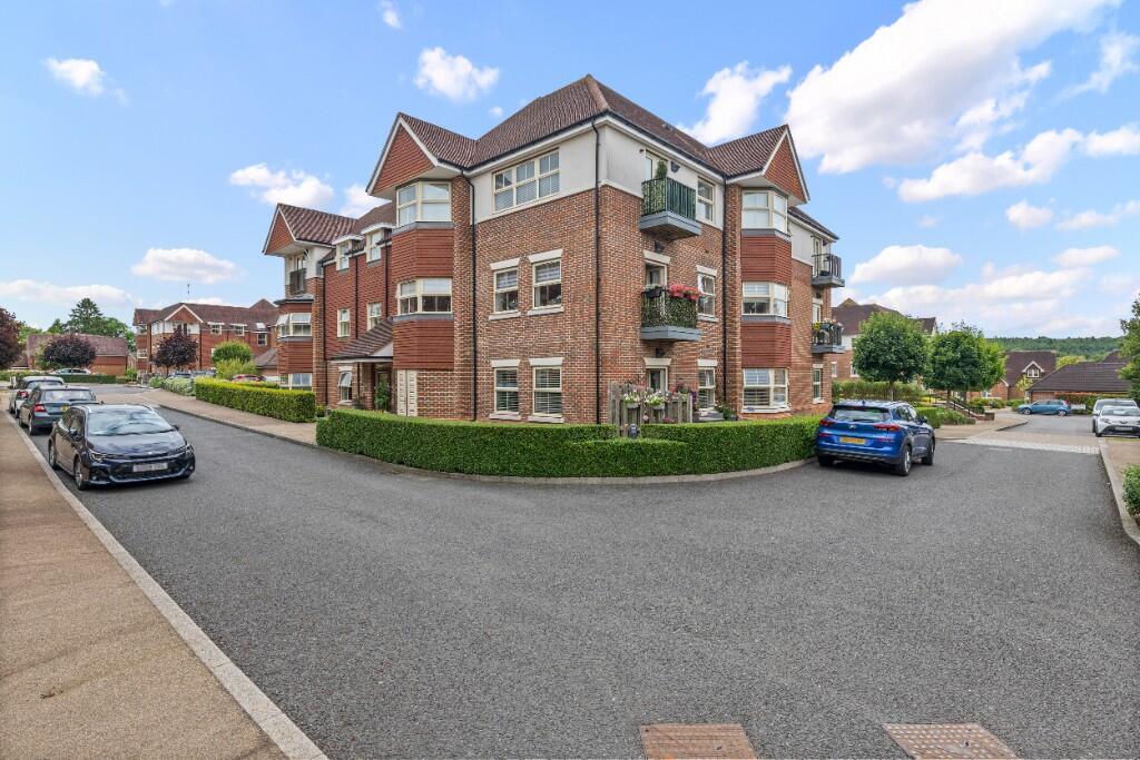 Shelley House, Durrants Drive, Durrants Village, Faygate, West Sussex RH12 4AG - View 3