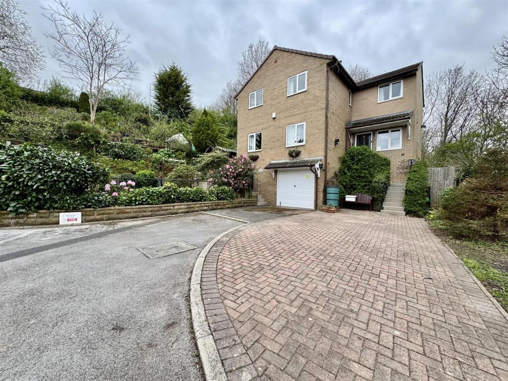 Main image of property: Greenside Crescent, Waterloo, Huddersfield, HD5 8QJ