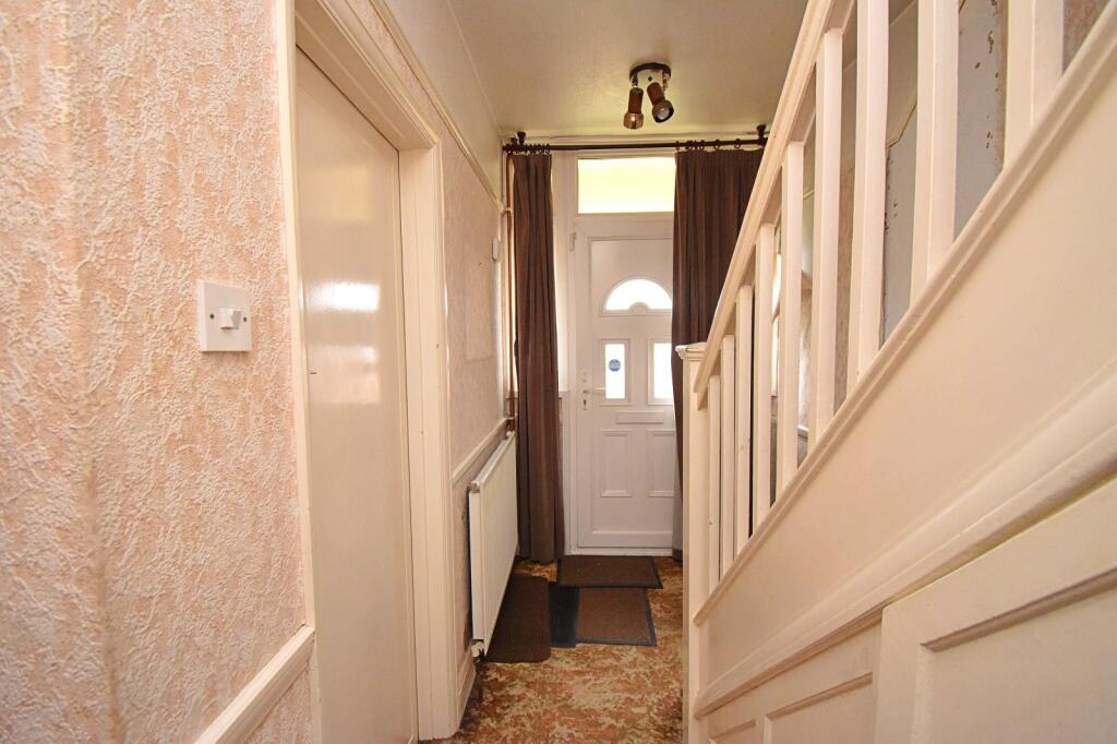 House in Woodford Green, Hale End - View 4