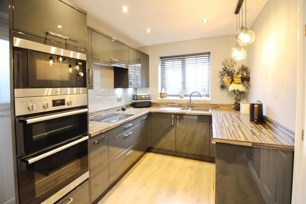 House in Leeds, Colton Common, Whitkirk - View 2