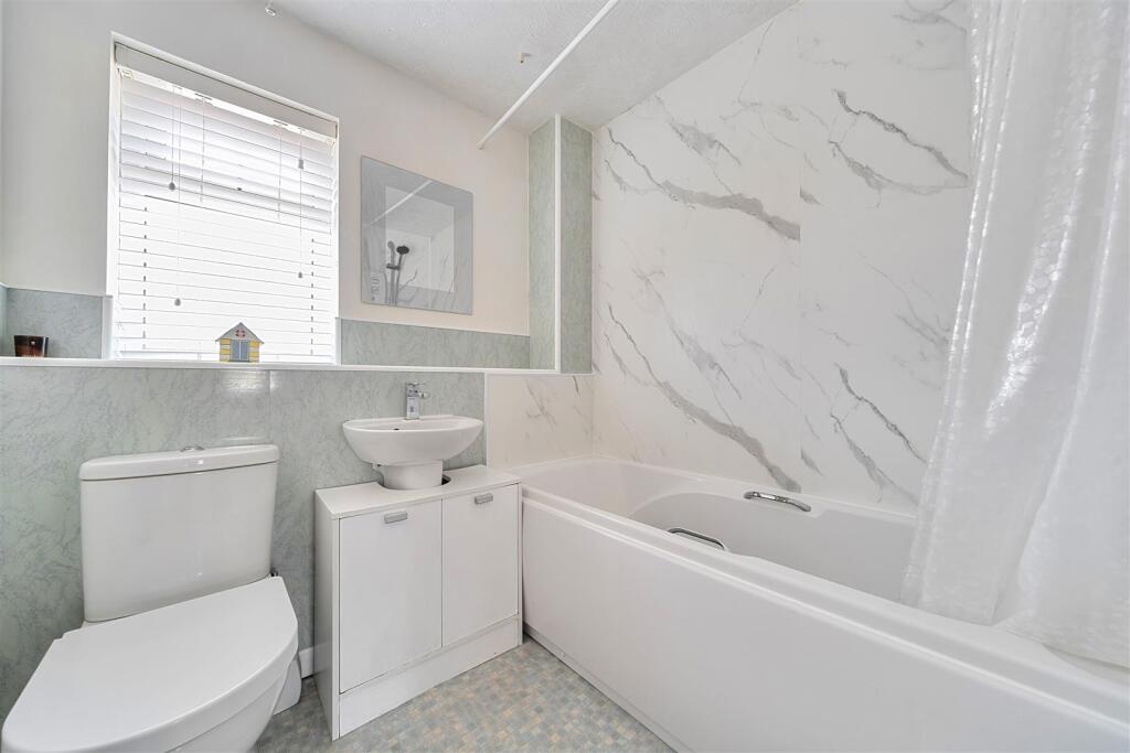 House in Fareham, North Fareham - More
