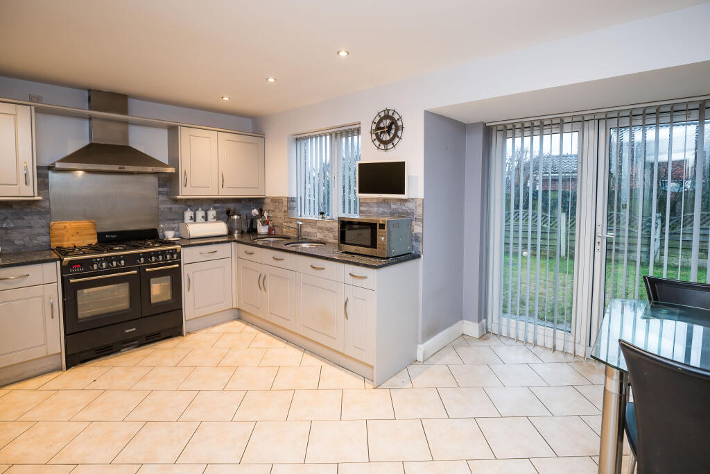 18, The Hedgerows, Deeside, CH5 photo 3