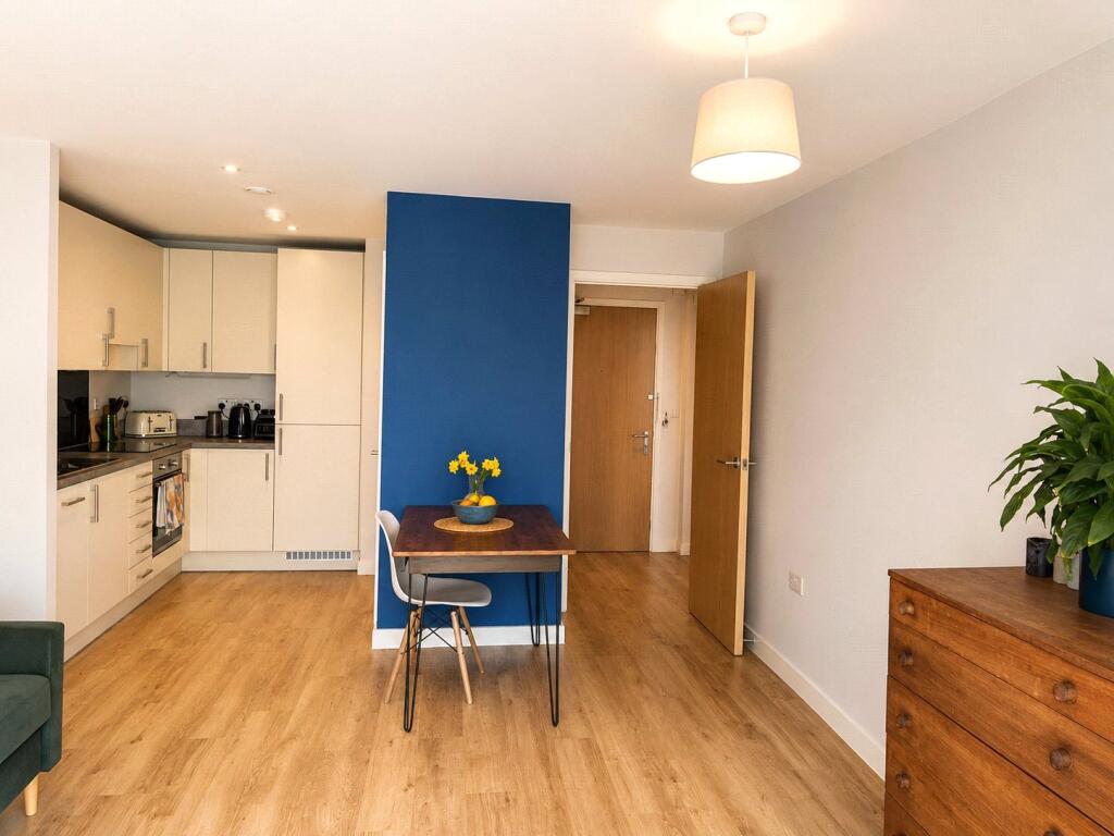 Apartment in Bristol - View 3