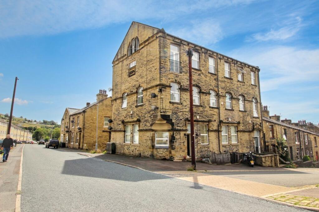 Main image of property: 8 Browning Heights, Browning Avenue, Halifax, West Yorkshire, HX3 9BB