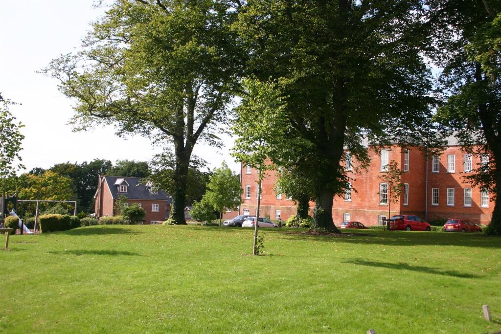 Apartment in Winchester, Wickham - View 2