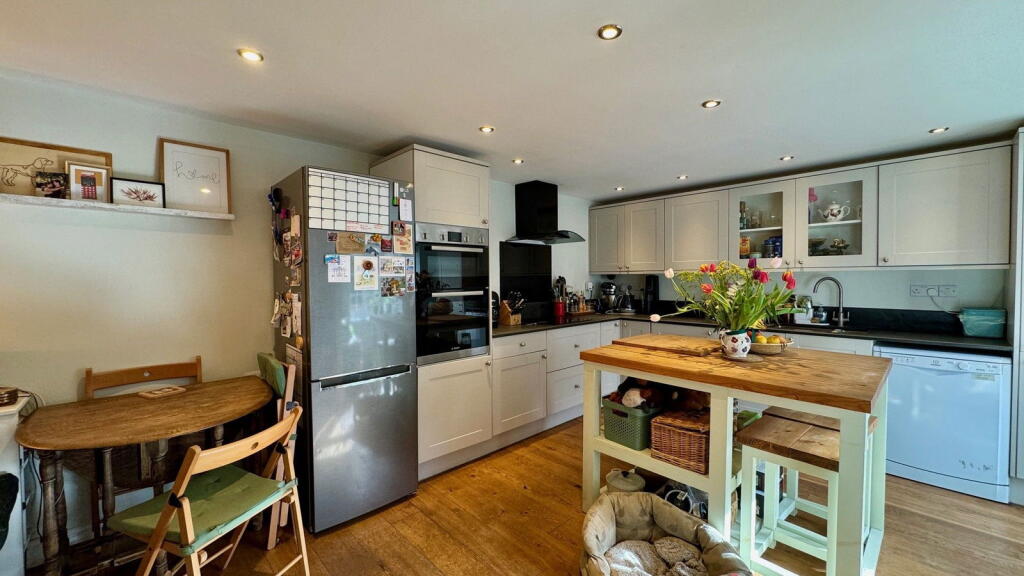 High Street, East Ilsley, RG20 7LE - View 5