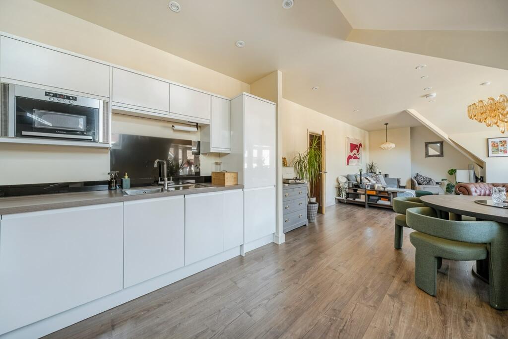 Apartment in Slough - View 4