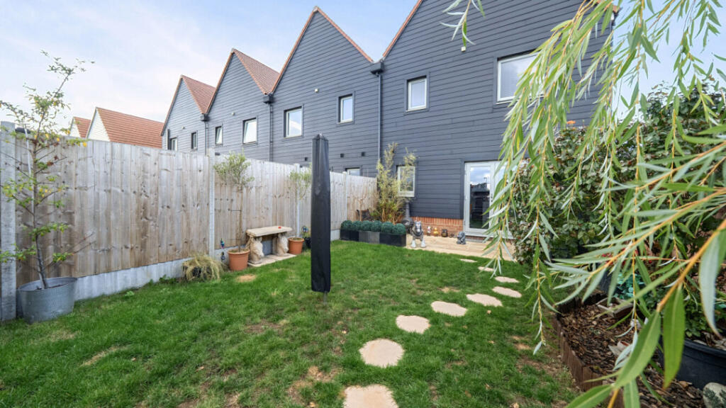 George Heard Crescent, Chelmsford, CM1 6ER photo 3