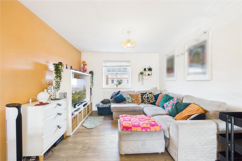 Apartment in Three Mile Cross, Shinfield - View 5