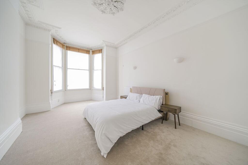 Apartment in London, Lot's Village, Brompton - More
