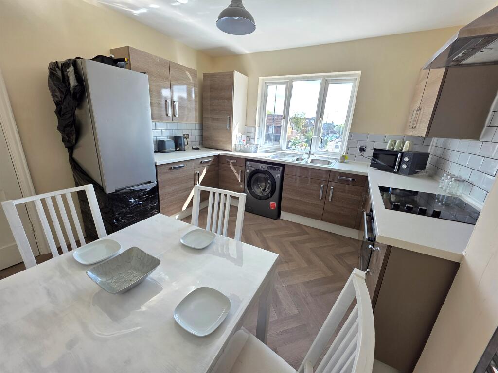 Apartment in Aylesbury, Buckinghamshire - View 3
