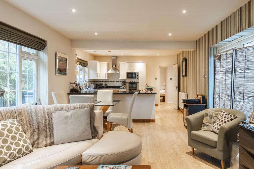 Modern Single-Level Living in Heacham photo 4