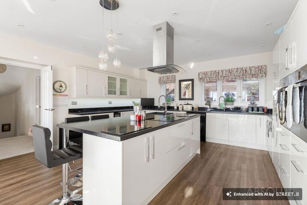 House in Torquay - More