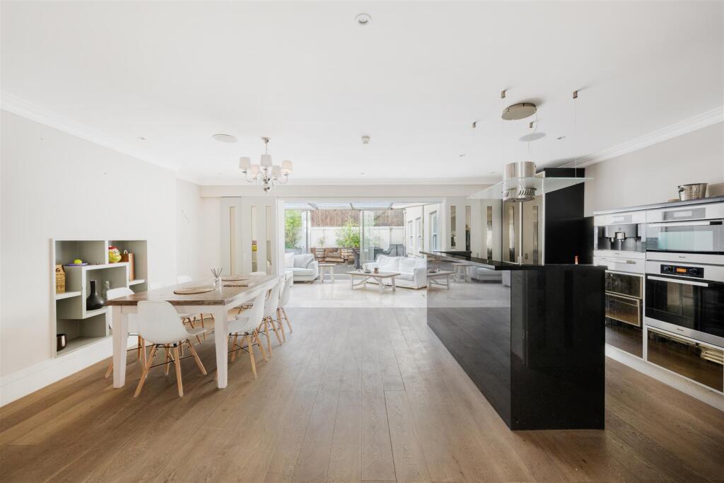 Apartment in London - View 3