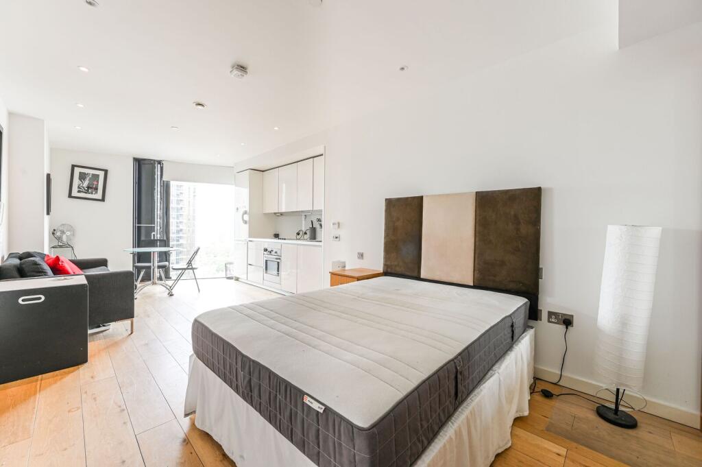 Studio flat for rent