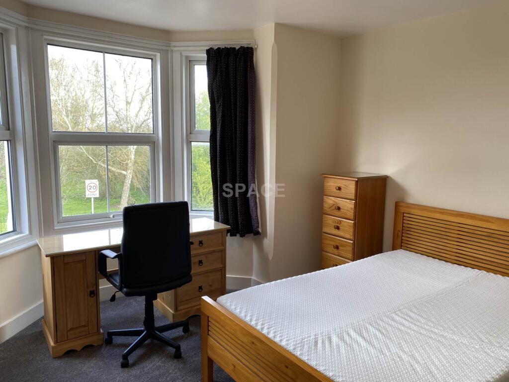 Main image of property: Palmer Park Ave, Earley, Reading, Berkshire, RG6 1DP