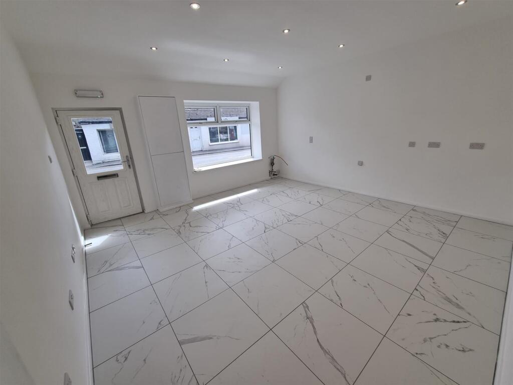 Additional image 4 of Vacant Unit, Wyke, West Yorkshire