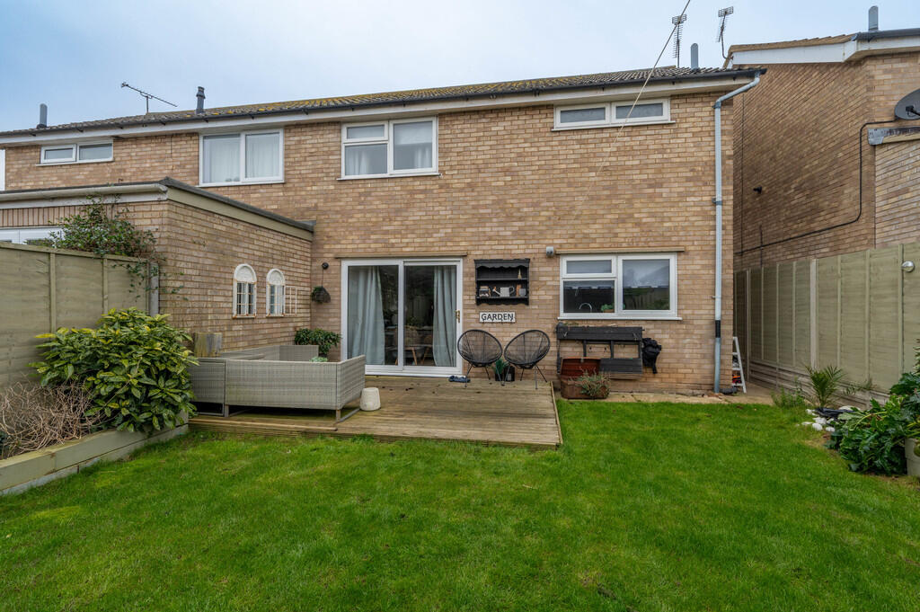 Ennerdale Close, Felixstowe photo 4