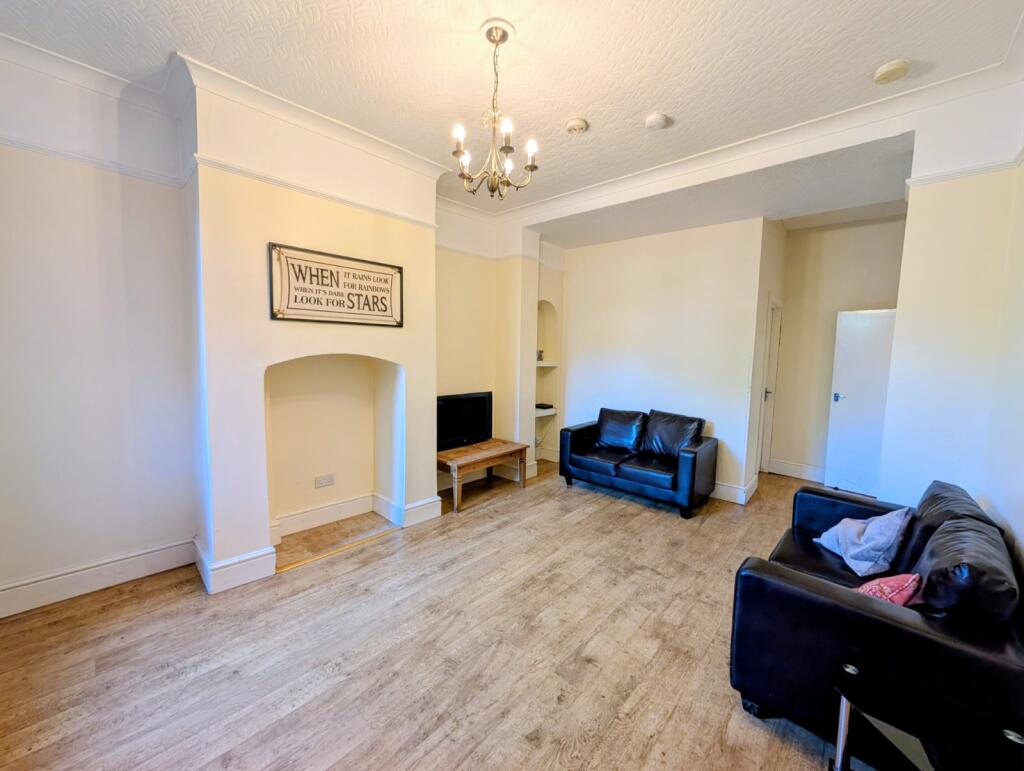 House in Stoke-on-Trent - View 4
