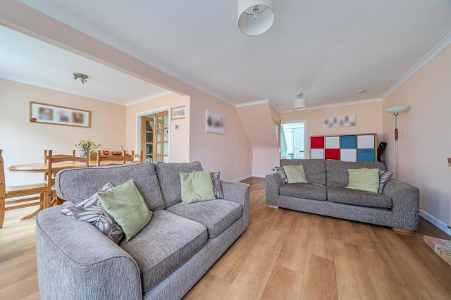 House in Newbury, West Berkshire - More