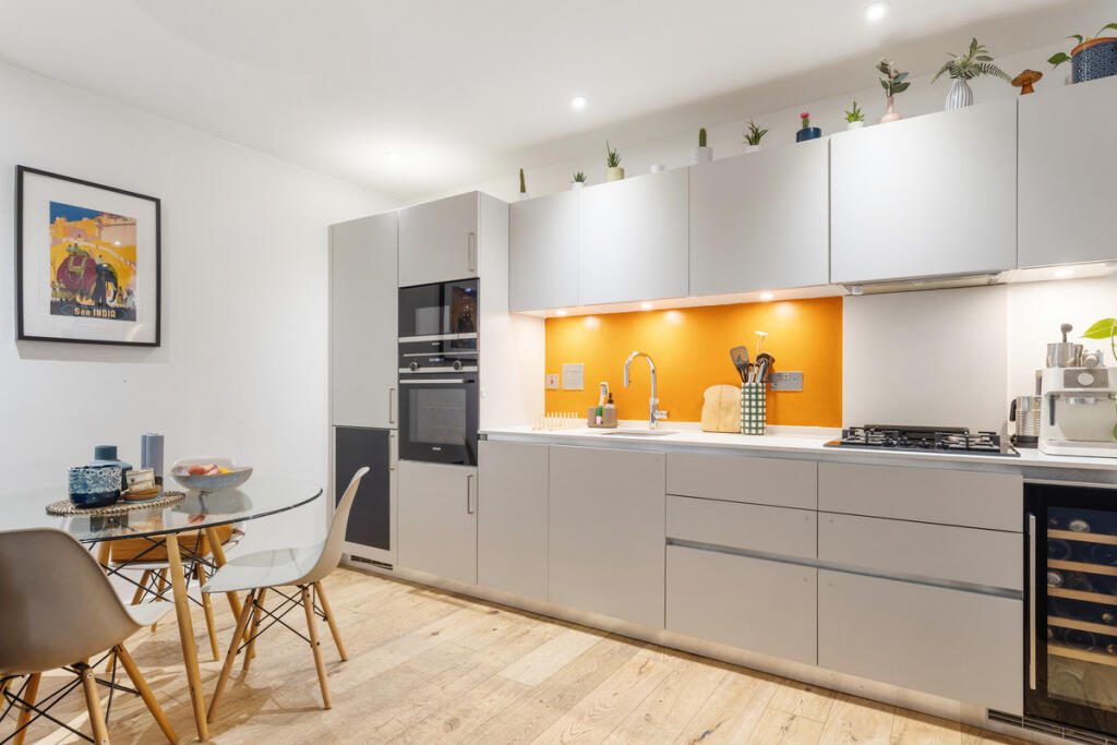 Upper Tooting Road, London, SW17 photo 3