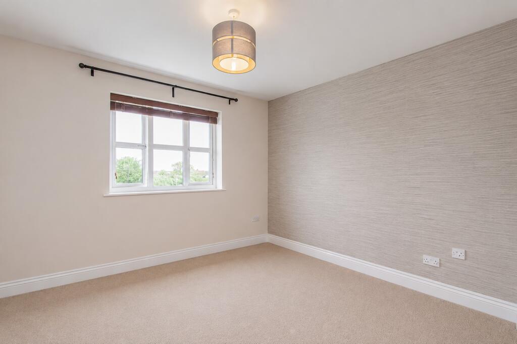 Apartment in Wiltshire, Haydon Wick - View 2