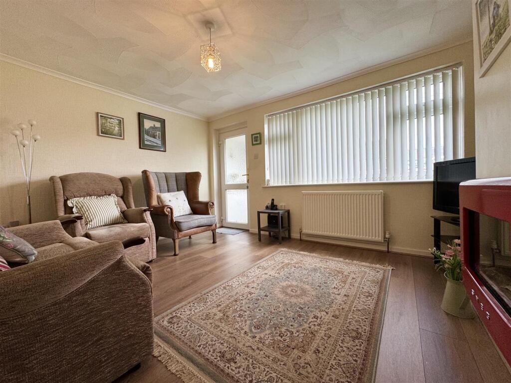 Thorpes Crescent, Skelmanthorpe, Huddersfield, HD8 9DH photo 4