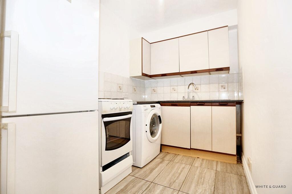 Apartment in Southampton - View 3