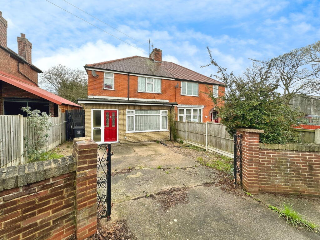 3-bed semi-detached on High Street, Newhall, DE11 0EA, £135,000